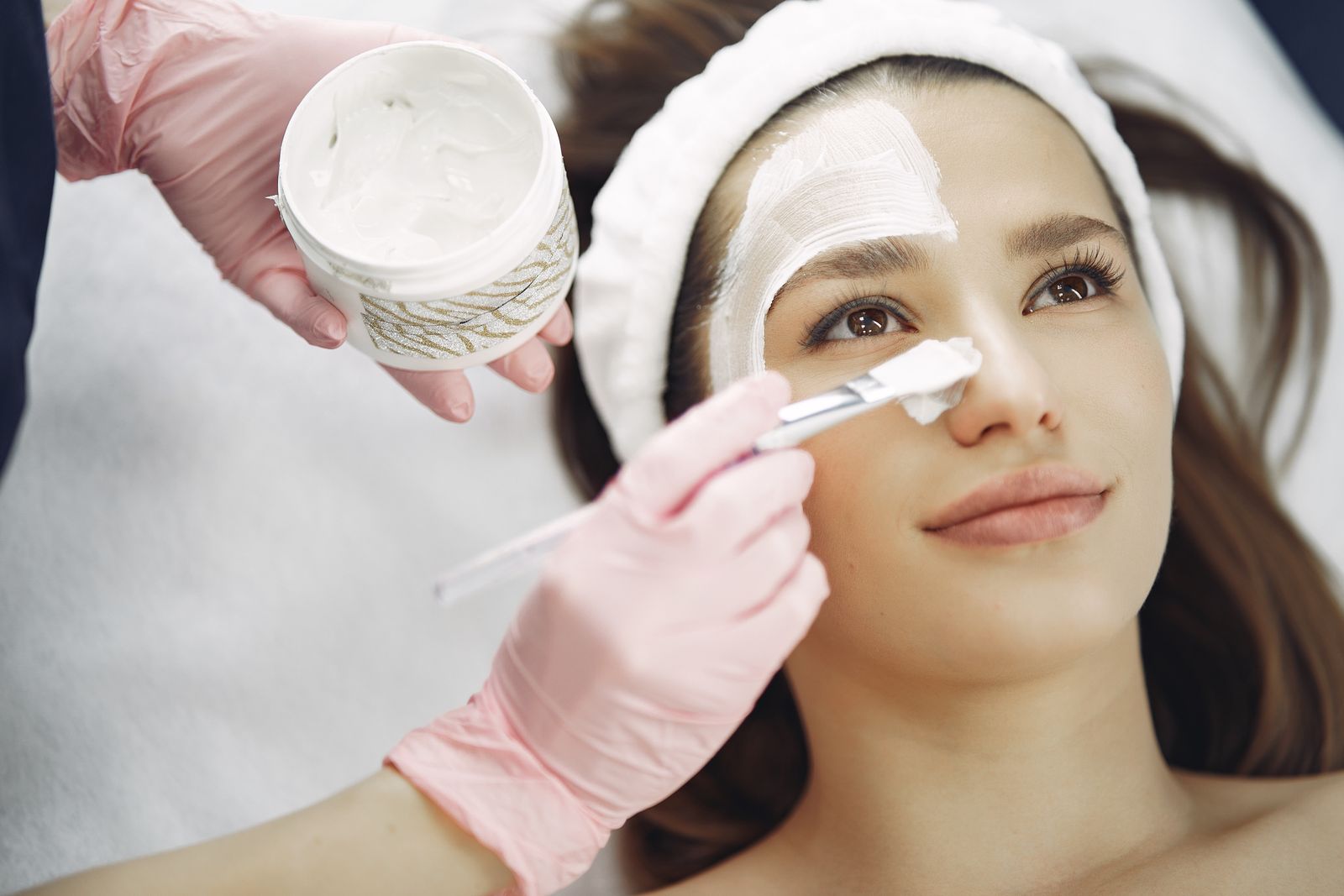 A calming mask during the Desert Glow facial